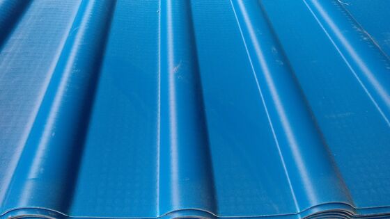 comprar Resistencia a la corrosión Tejas de techo compuestas Alta resistencia al clima Tejas de techo de PVC con núcleo de acero online manufacture